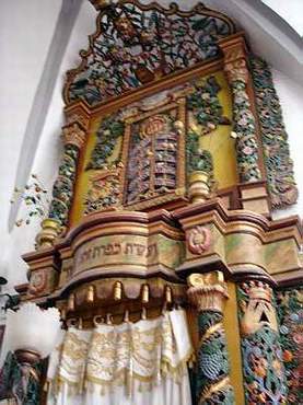 Центральная часть синагоги (алтарь). Цфат. Израиль. (Фото Лимарева В.Н.)
