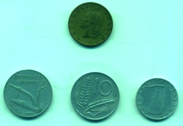 Итальянская монеты  середины 20 века.(увеличено) Из коллекции Лимарева В.Н.
