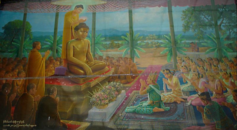 После установке Будды на постамент,
происходит его освещения монахом. Бирманский худ. (фото Лимарева В.Н.)