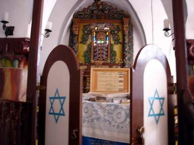 Врата в синагоге.(Вход на кафедру.) Цфат. Израиль. (Фото Лимарева В.Н.)