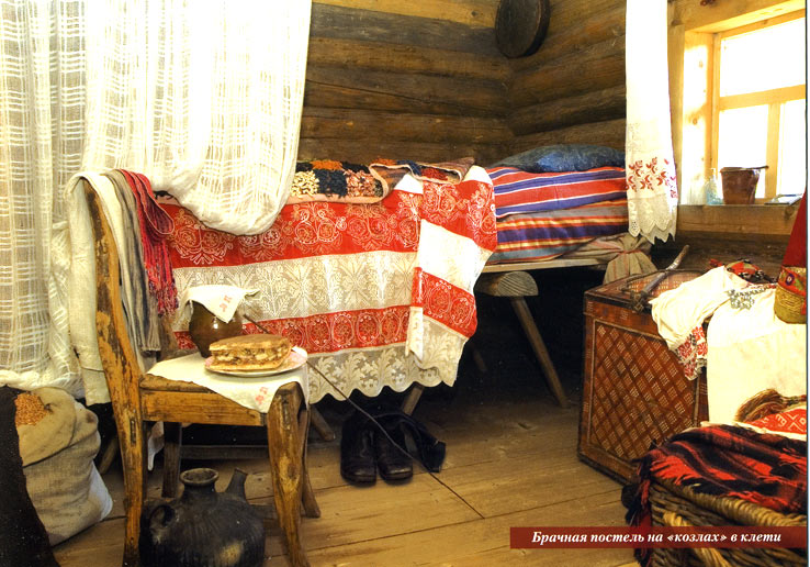 Кровать для первой брачной ночи.  Музее Витославлицы.  Новгород. 