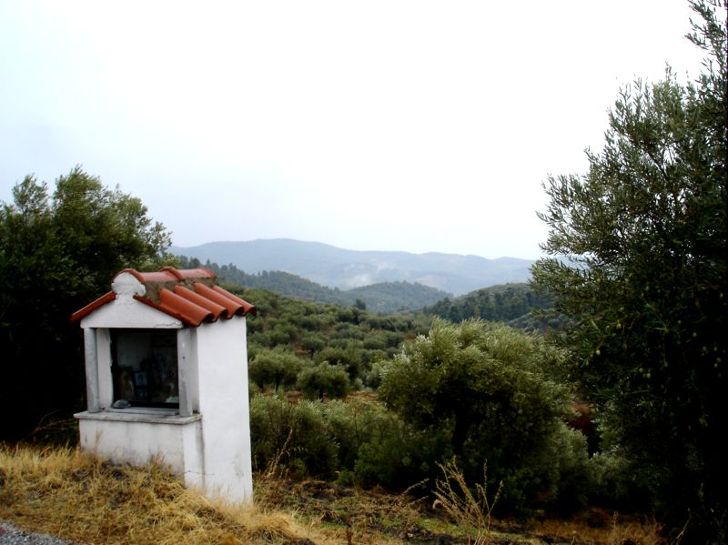 Часовня в горах. (Домик для духов). Греция.   Фото Лимарева В.Н.