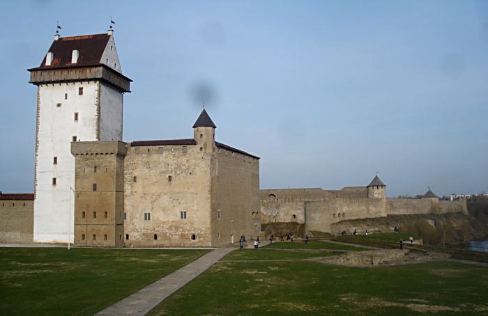 Крепость Нарва и Иваногородская крепость. Фото Лимарева В.Н.)
