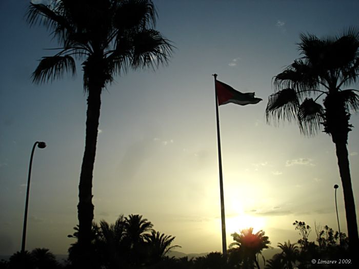Флаг Иордании у залива Акаба. Иордания. (фото Лимарева В.Н.)