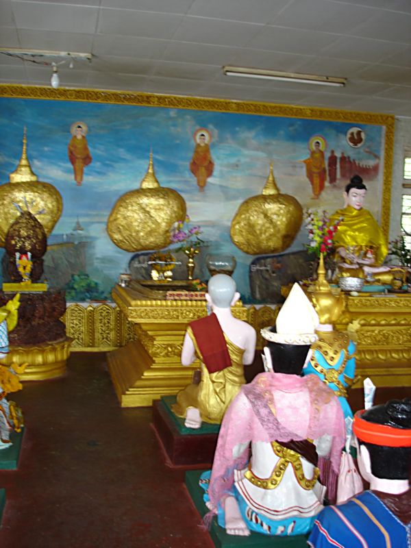 Поклонение королей священному камню. (Чайтхо. Мьянма.) (фото Лимарева В.Н.)
