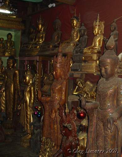 Будды выставленные на продажу. (Мандалай. Мьянма.) (фото Лимарева В.Н.)