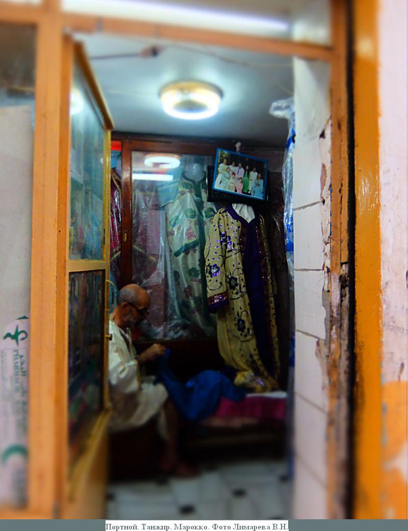 Портной. Рынок в Медине города Танжер. Марокко. Фото Лимарева В.Н.