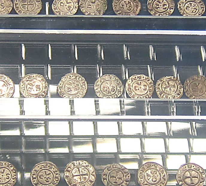 Средневековые монеты ходившие в Сан-Марино. Нац. музей сан-Марино. Фото Лимарева В.Н.
