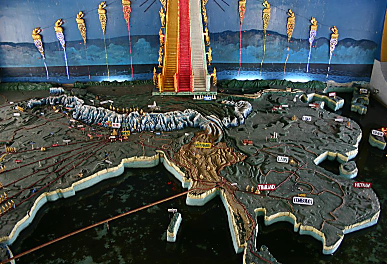 Карта Бирмы с лесницей в небо в Тибете. Музей в Мандалае. (фото Лимарева Олега)