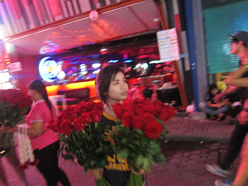 Продавщица цветов. Паттайя.   Таиланд. (Фото Лимарева В.Н.)