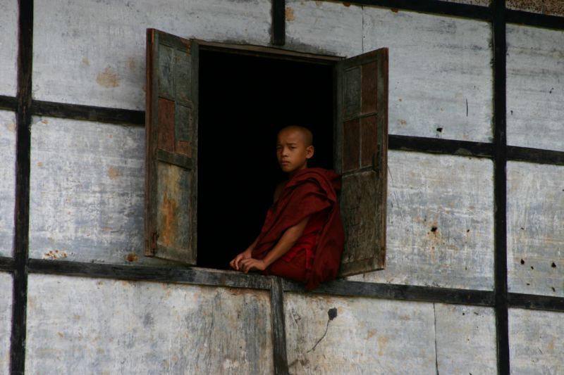 Одинокий монах. ( Район озера Инде. Мьянма.) (фото Лимарева В.Н.)