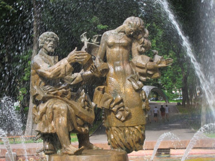 Новгород. Скульпура  в фонтане. (фото Лимарева В.Н.)