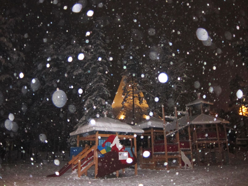 Детская площадка в резеденции Деда Мороза. Лапландия. (фото Лимарева В.Н.)