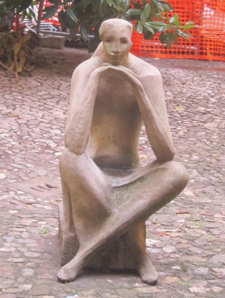 Слушаю. Городская скульптура в Болоньи. Италия. Фото   Лимарева В.Н.