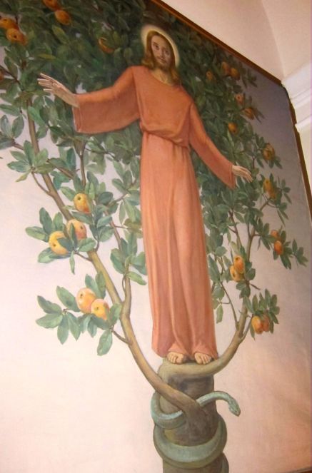 Иисус Христос на яблоне. Икона в церкве Святого Франциска. Сан-Марино. Фото Лимарева В.Н.