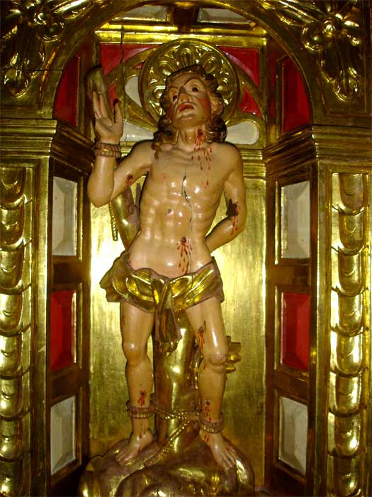 Святой Себастьян. Каталическая скульптура в храме. Андорра де Велья. (фото Лимарева В.Н.)