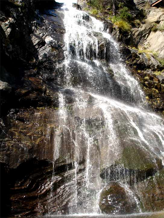 Андорра - водопад в горах.(фото Лимарева В.Н.)
