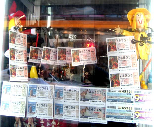 Продажа лотерейных билетов в Андорре Андорра (Фото Лимарева В.Н.)