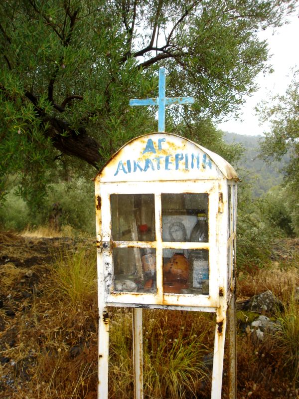 Домик для духов в горах Халкидики. Греция. (фото Лимарева В.Н.)